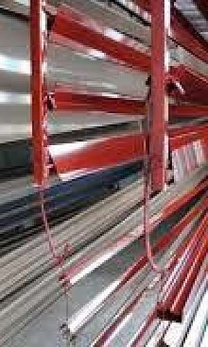 Pintura epóxi em estrutura metálica Pintura epóxi em estrutura metálica